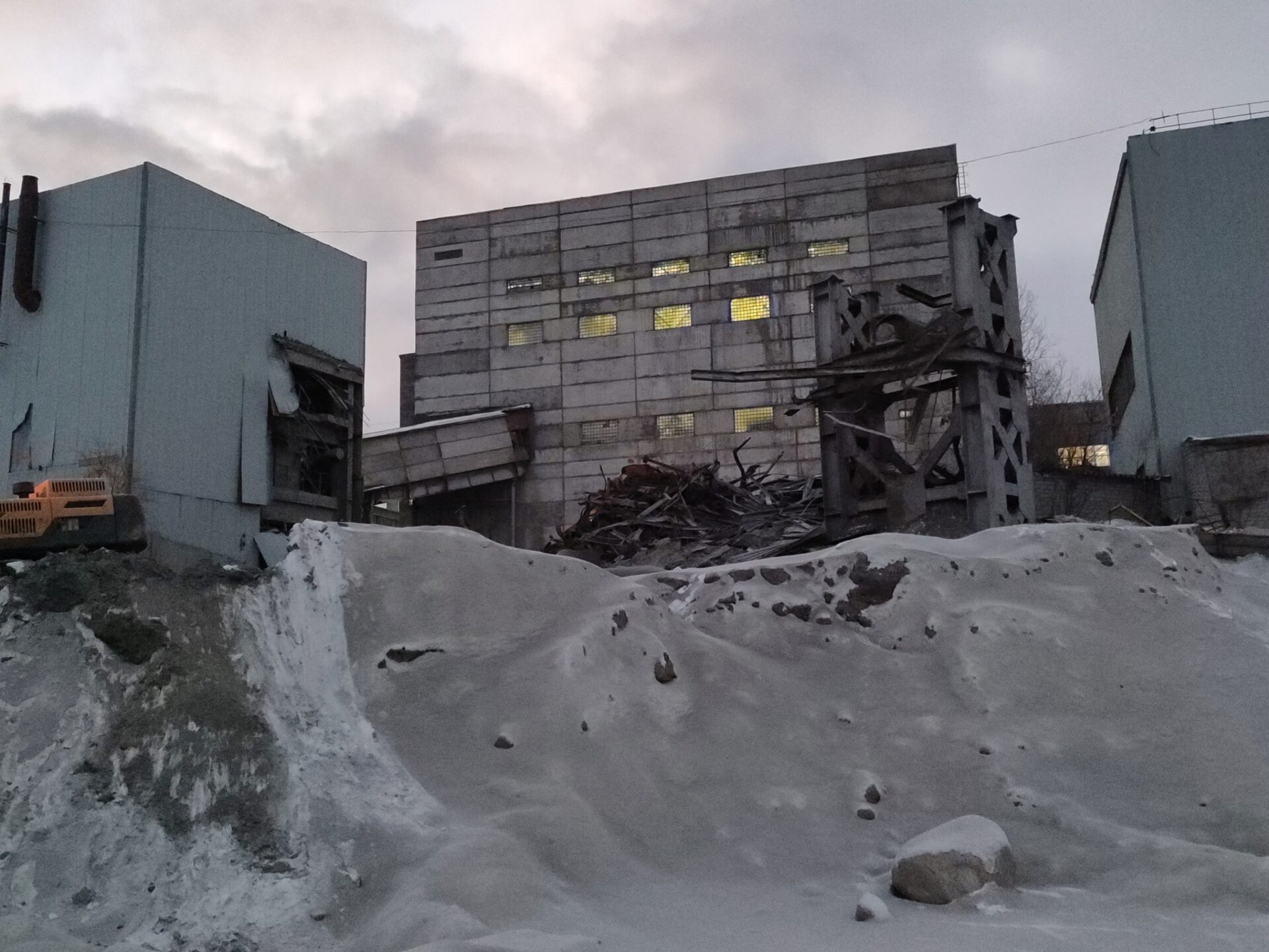 Демонтаж зданий